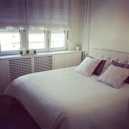 Maya'S Downtown Apartment Belgrado Esterno foto
