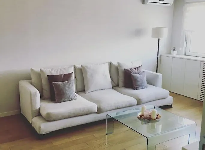Maya\'S Downtown Apartment