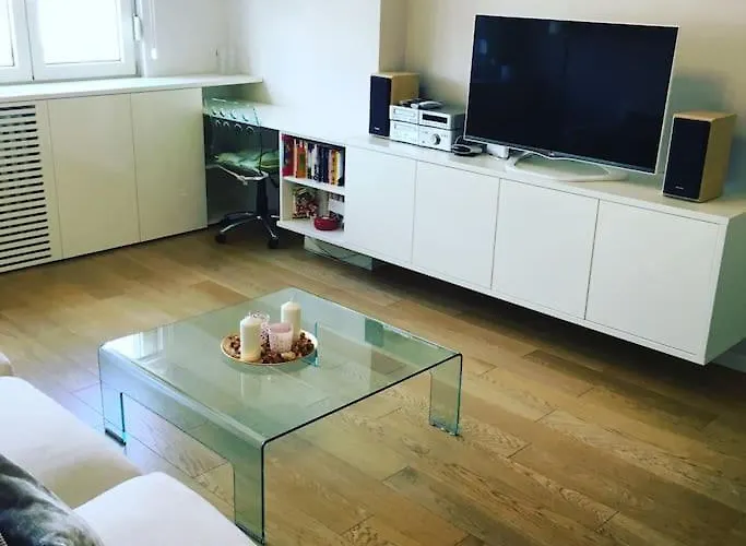 Maya\'S Downtown Apartment